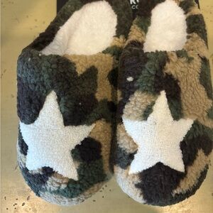 Camouflage Star Slippers